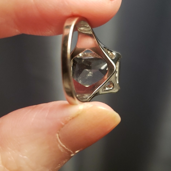 Rhodium plated lavender/grey quartz ring - Picture 6 of 6